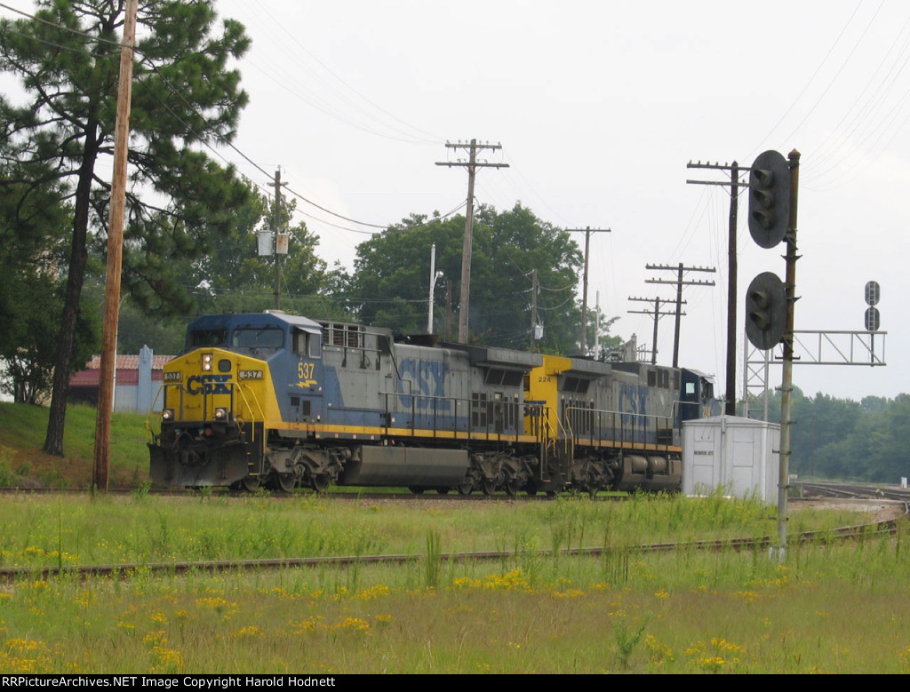 CSX 537 & 224 run light engines westbound